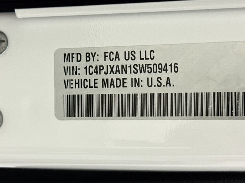 Used 2025 Jeep Wrangler Sport AWD/4WD image 31