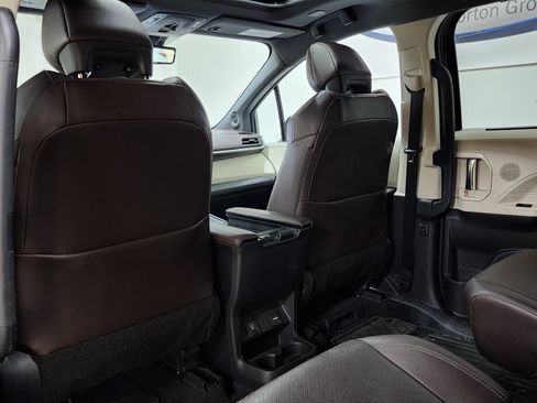 Used 2021 Toyota Sienna Platinum AWD/4WD image 16