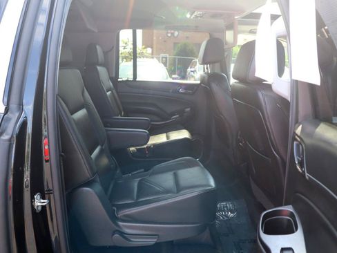 Used 2016 GMC Yukon XL SLT w/ Open Road Package AWD/4WD image 13