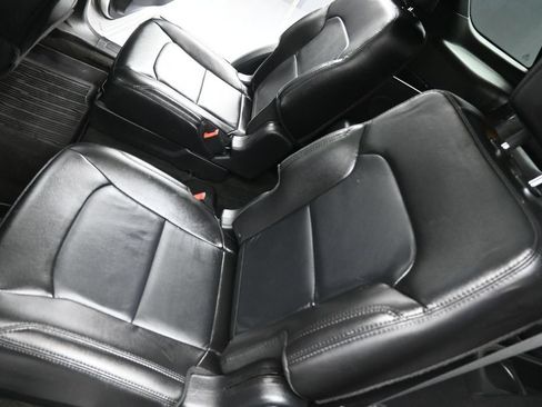 Used 2017 Ford Explorer XLT w/ Equipment Group 202A AWD/4WD image 27
