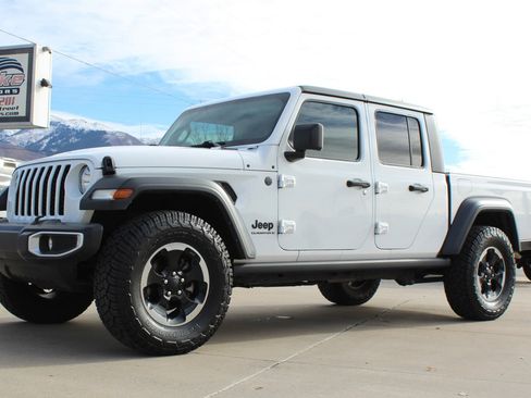 Used 2023 Jeep Gladiator Sport image 3