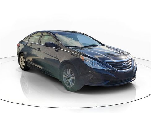 Used 2011 Hyundai Sonata GLS image 1
