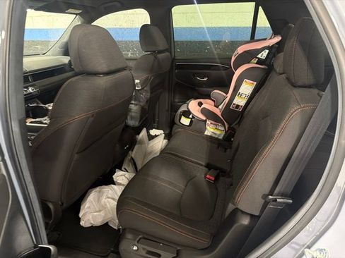 Used 2025 Honda Pilot Sport image 13