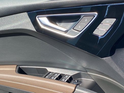 Used 2025 Audi Q4 e-tron Premium w/ Convenience Package image 18