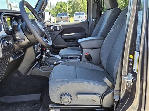 New 2025 Jeep Gladiator Sport image 6
