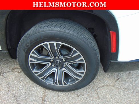 Certified 2025 Jeep Wagoneer 4WD image 10