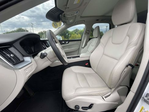 Used 2020 Volvo XC60 T5 Momentum w/ Protection Package Premier FWD image 18