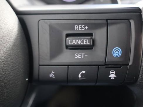 Used 2024 Nissan Rogue SV image 12