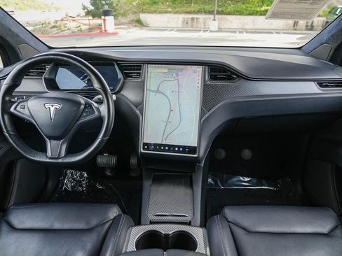 Used 2018 Tesla Model X 75D image 12