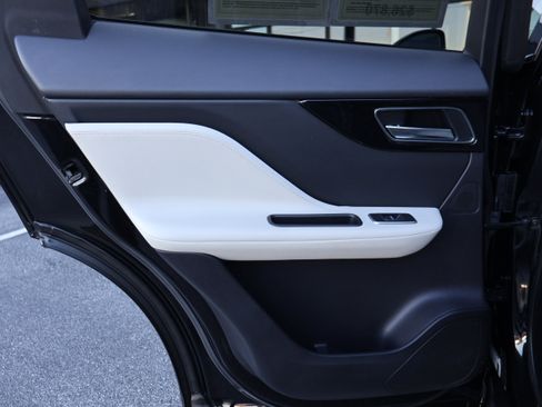 Used 2020 Jaguar F-PACE R-Sport image 14