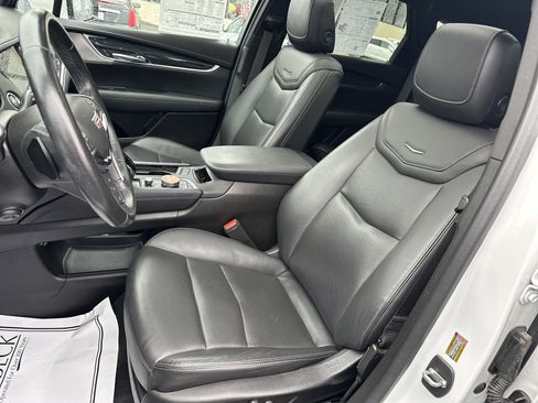 Certified 2022 Cadillac XT5 Premium Luxury w/ LPO, Floor Liner Package image 10