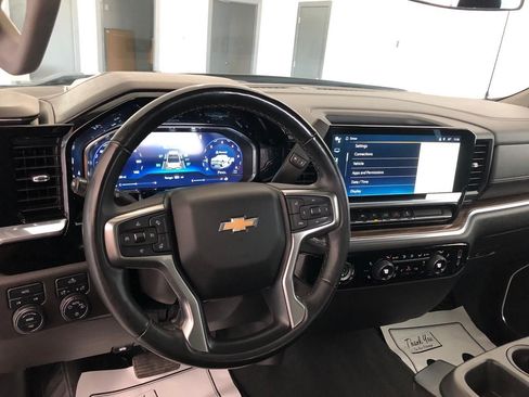 Used 2023 Chevrolet Silverado 1500 LT AWD/4WD image 13