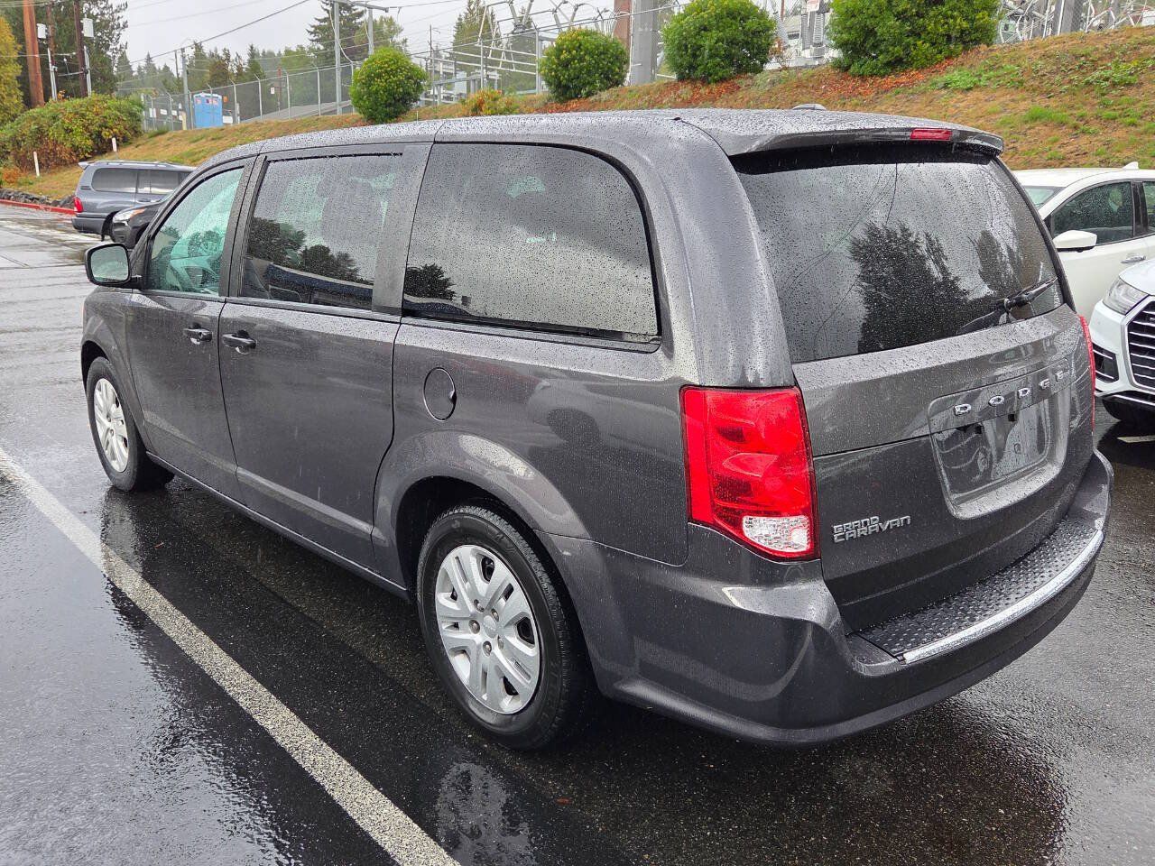 Used 2019 Dodge Grand Caravan SE w/ UConnect Hands-Free Group FWD image 5