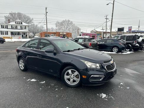 Used 2015 Chevrolet Cruze LT w/ Technology Package image 2