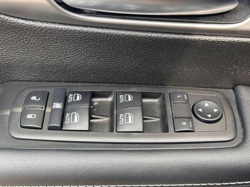 Used 2026 Chrysler Pacifica Select image 26