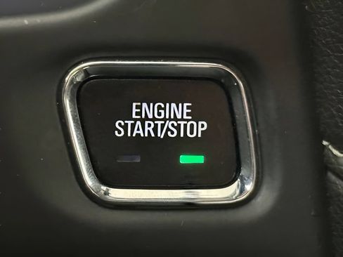 Used 2023 GMC Acadia SLT FWD image 24