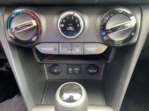 Used 2019 Hyundai Kona SEL image 32