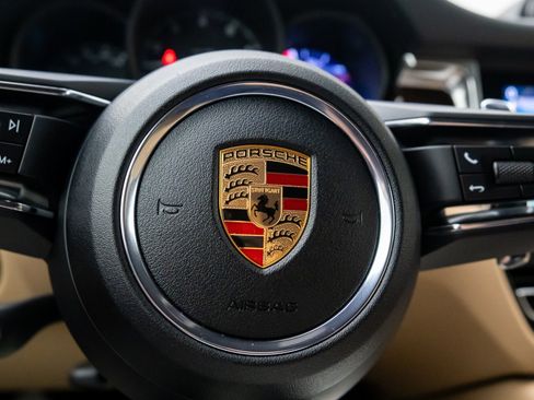 Certified 2025 Porsche Macan image 28