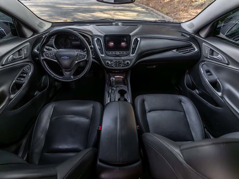 Used 2020 Chevrolet Malibu LT w/ Leather Package image 5