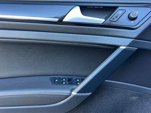 Used 2019 Volkswagen Golf R 4-Door image 11