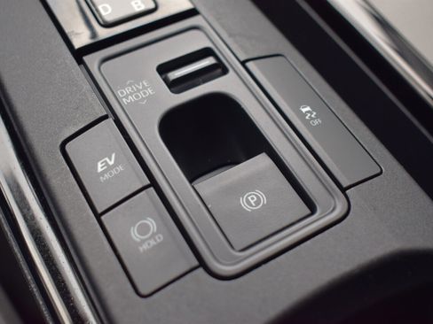 Used 2023 Toyota Prius LE FWD image 19