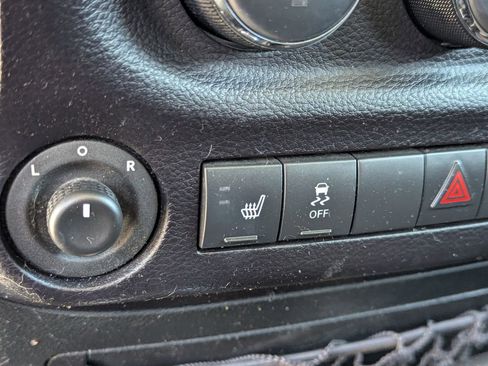 Used 2015 Jeep Wrangler Unlimited Sahara AWD/4WD image 21