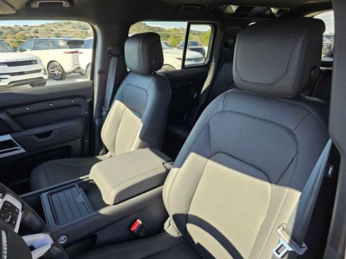 New 2024 Land Rover Defender 110 SE image 20