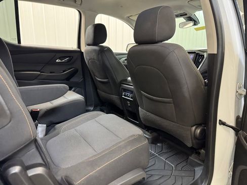 Used 2021 Chevrolet Traverse LT FWD image 26