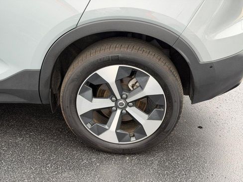 Certified 2025 Volvo XC40 B5 Plus AWD/4WD image 8