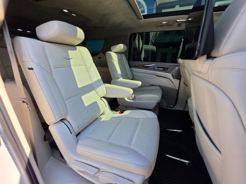 Used 2022 Cadillac Escalade ESV Sport Platinum w/ LPO, ONYX Package AWD/4WD image 40