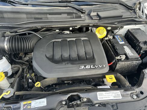 Used 2017 Dodge Grand Caravan SE w/ UConnect Hands-Free Group image 11