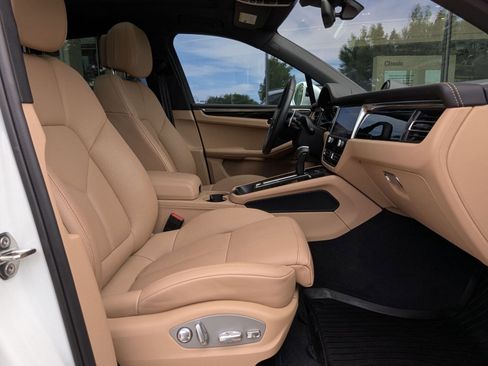 Certified 2026 Porsche Macan AWD/4WD image 24
