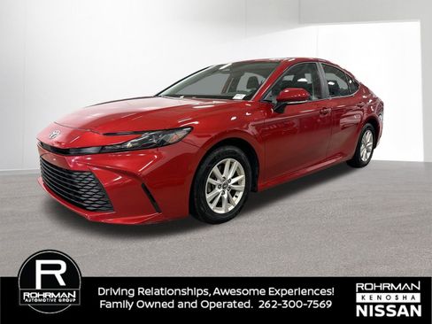 Used 2025 Toyota Camry LE image 2