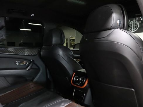 Used 2020 Bentley Bentayga Design Series AWD/4WD image 25