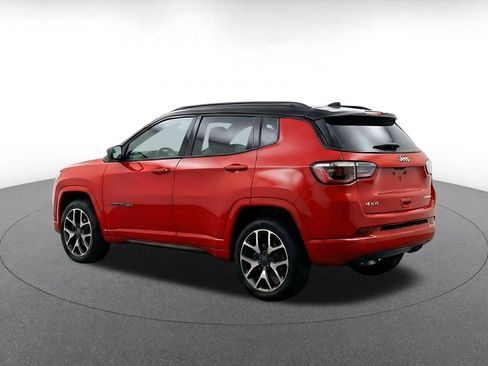 Used 2025 Jeep Compass Limited AWD/4WD image 5
