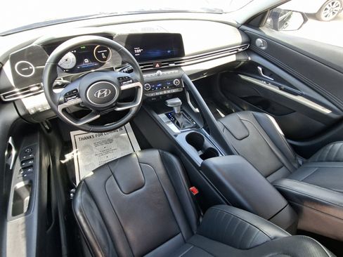 Used 2022 Hyundai Elantra Limited FWD image 18