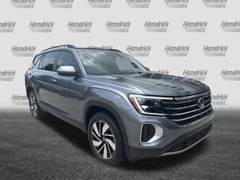 Used 2024 Volkswagen Atlas SE FWD image 2