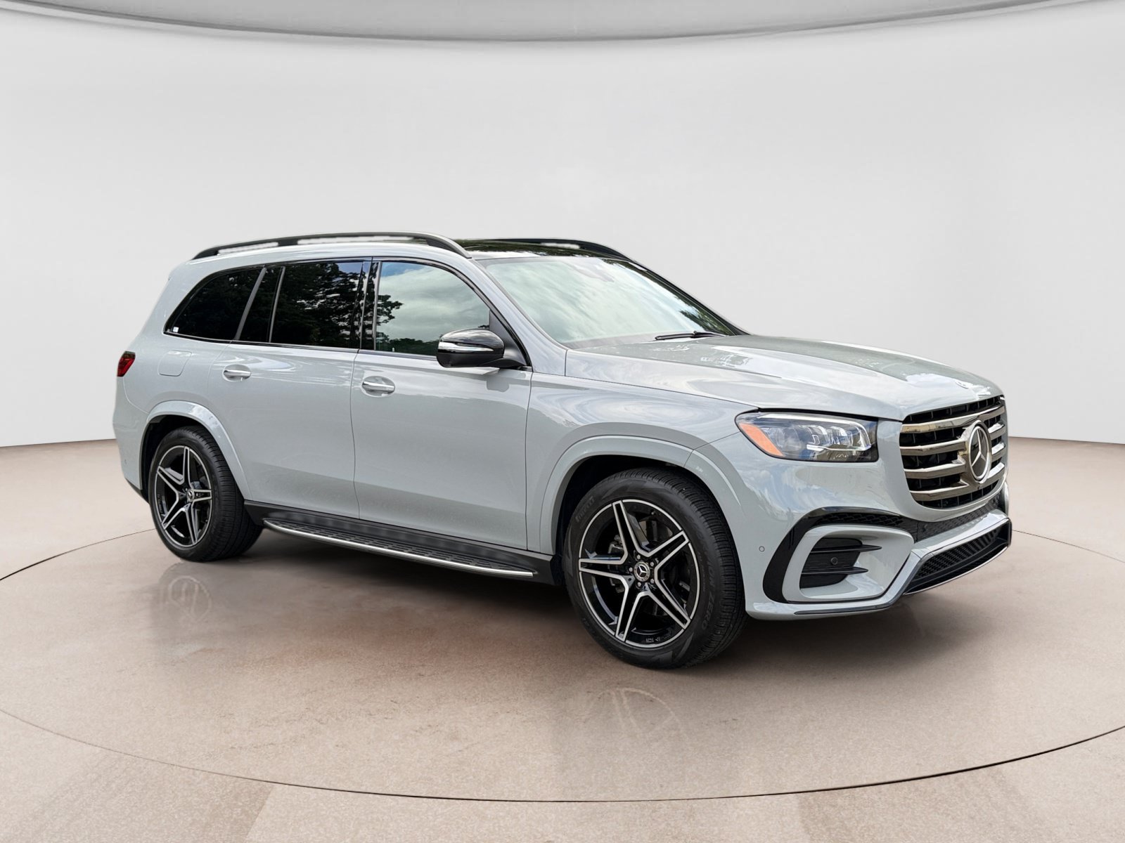 Used 2024 Mercedes-Benz GLS 450 4MATIC image 7