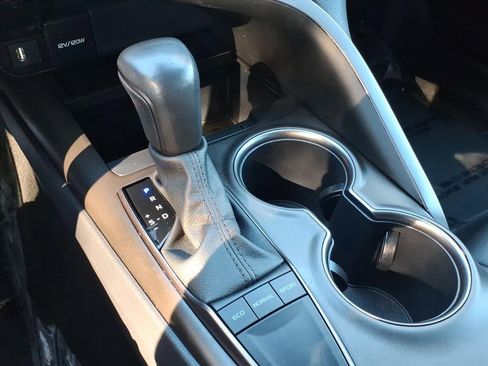 Used 2023 Toyota Camry SE image 12