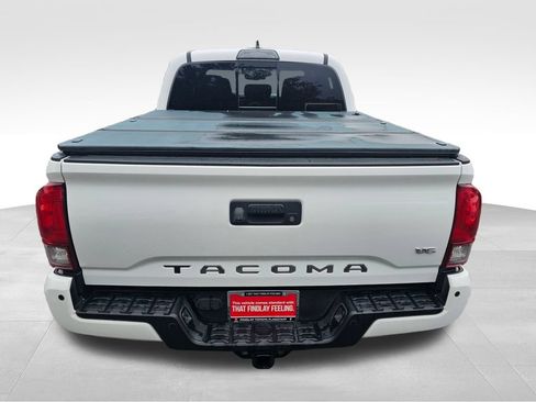 Used 2018 Toyota Tacoma TRD Sport w/ Technology Package AWD/4WD image 10