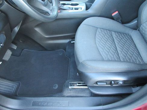 Used 2020 Chevrolet Equinox LT w/ LPO, Floor Liner Package image 19
