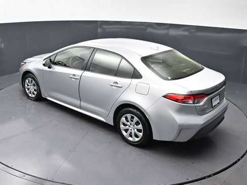 Used 2025 Toyota Corolla LE FWD image 27