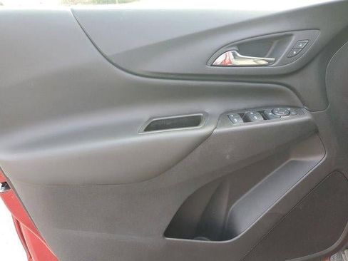 Used 2023 Chevrolet Equinox LT image 16
