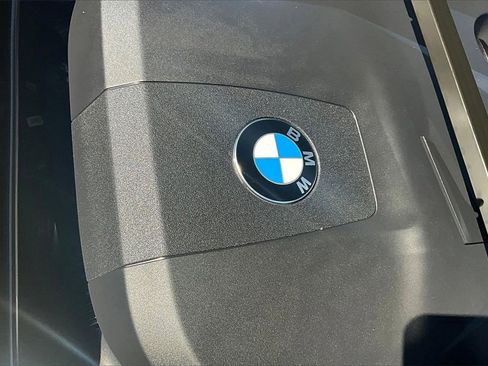 Used 2023 BMW 740i image 31