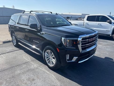 Used 2023 GMC Yukon XL SLT RWD image 3