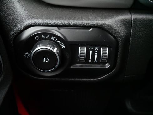 Used 2019 Jeep Wrangler Unlimited Sahara w/ Cold Weather Group image 27