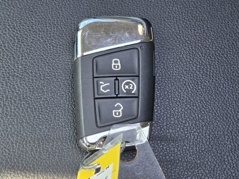 Used 2022 Volkswagen Atlas SEL Premium image 22