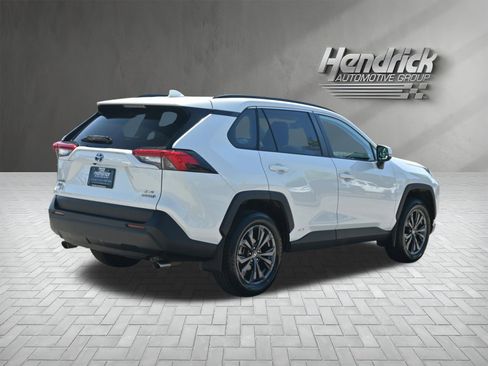 Used 2022 Toyota RAV4 XLE Premium AWD/4WD image 10