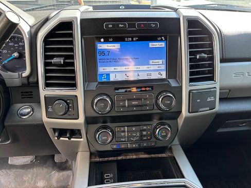 Used 2019 Ford F350 Lariat w/ Lariat Ultimate Package AWD/4WD image 12