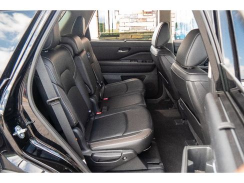 Used 2023 Nissan Pathfinder SL AWD/4WD image 18